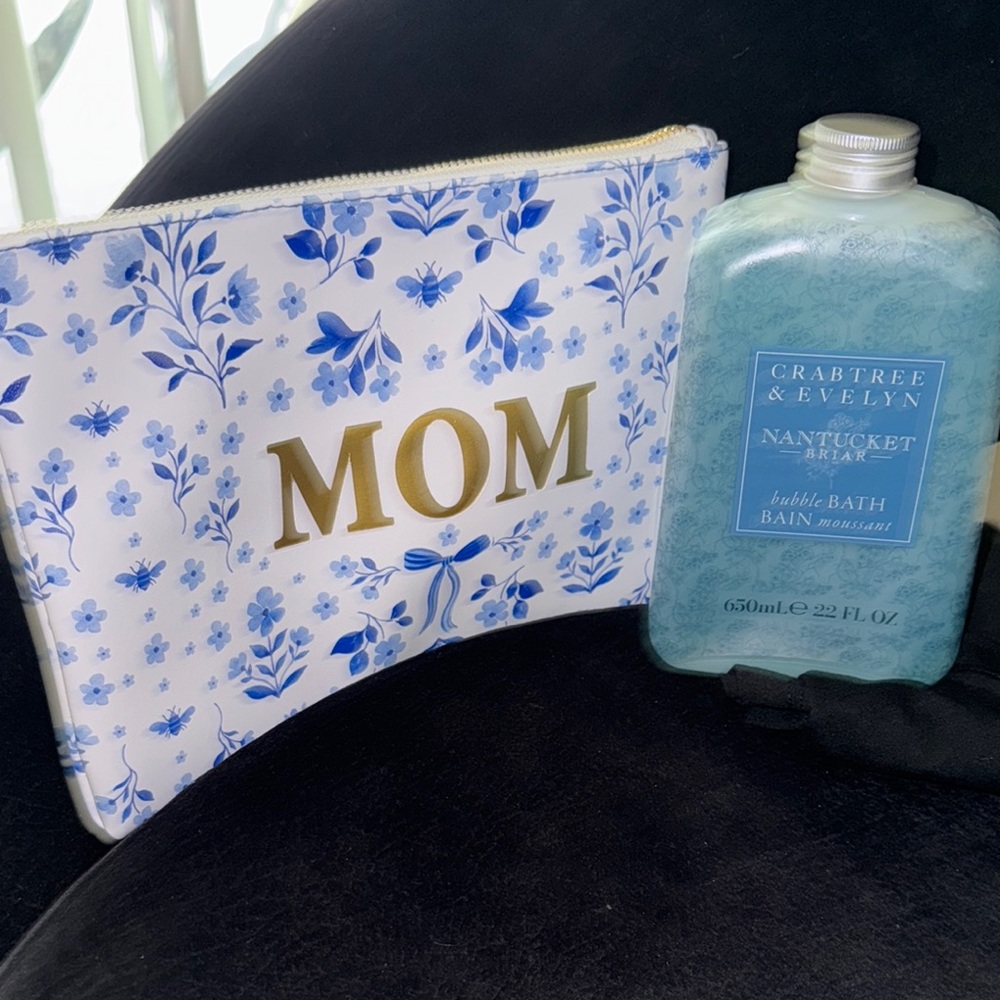 Crabtree & Evelyn Nantucket Briar Bubble Bath with Blue Floral Bag